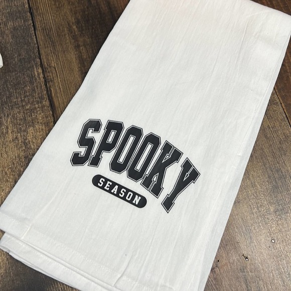 Halloween Tea Towel Pack Salem University - Picture 3 of 3